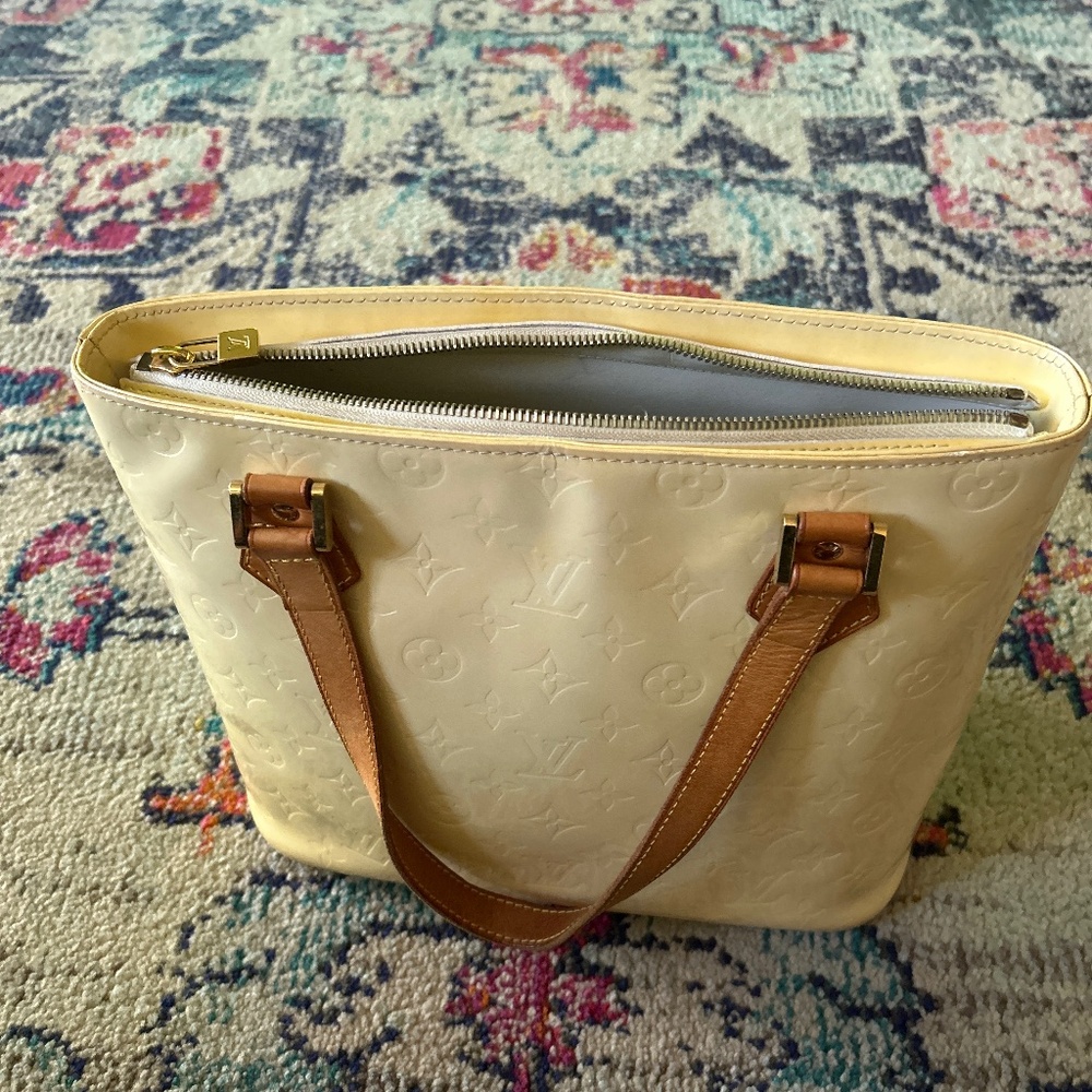 Louis Vuitton Monogram Vernis Reade MM